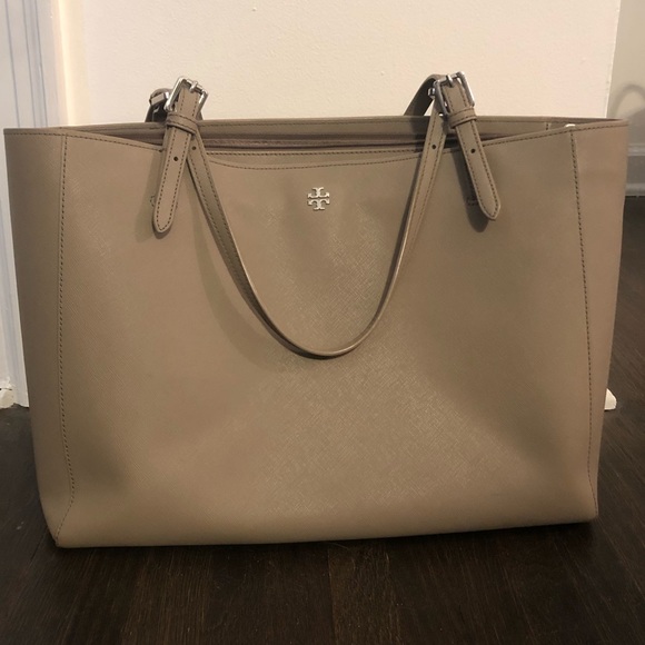 Tory Burch Handbags - Tory Burch tote